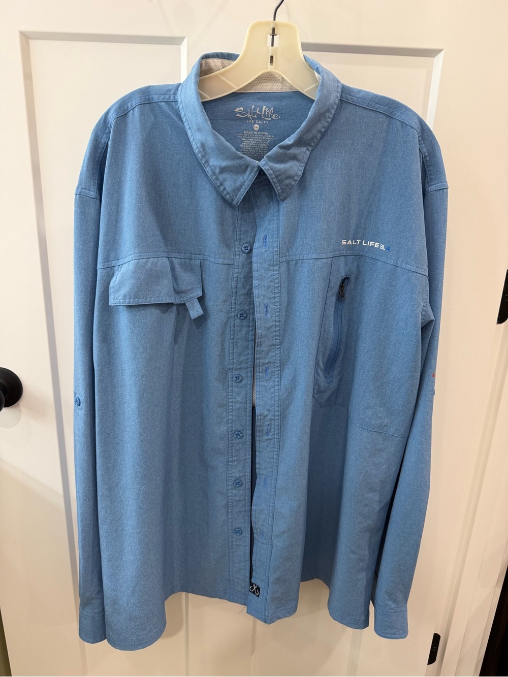Salt Life Men's Casual Button-Down Shirt in Light Blue